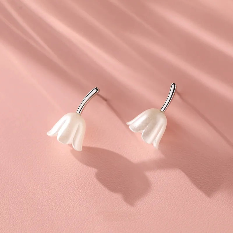 Silver bellflower studs
