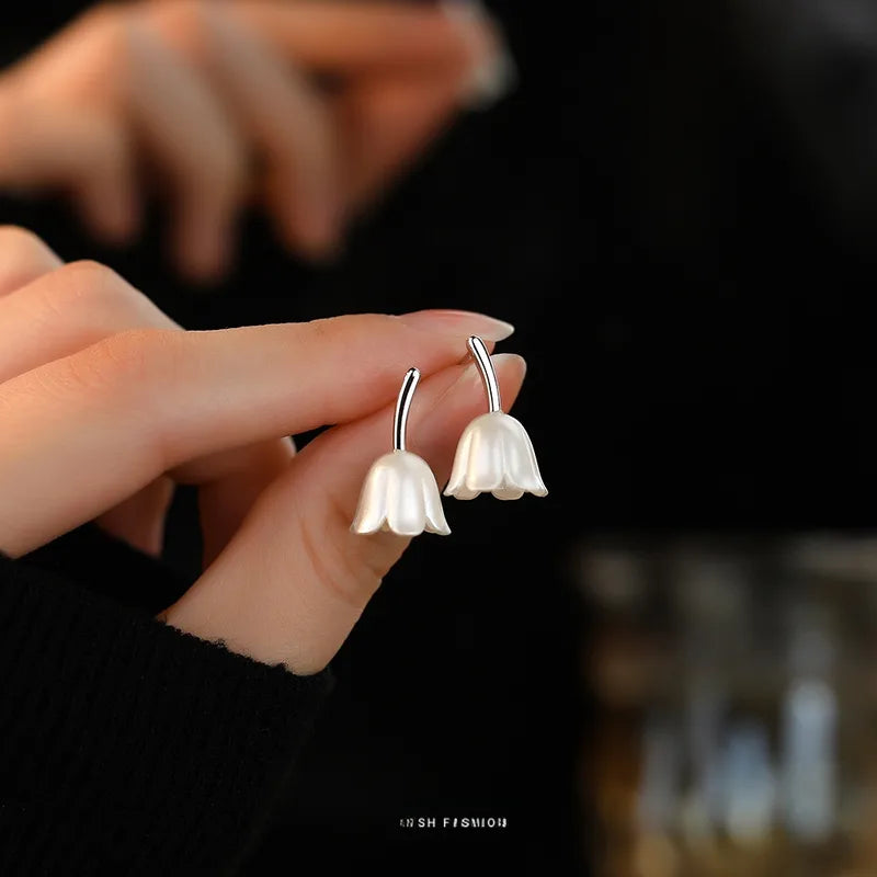 Silver bellflower studs