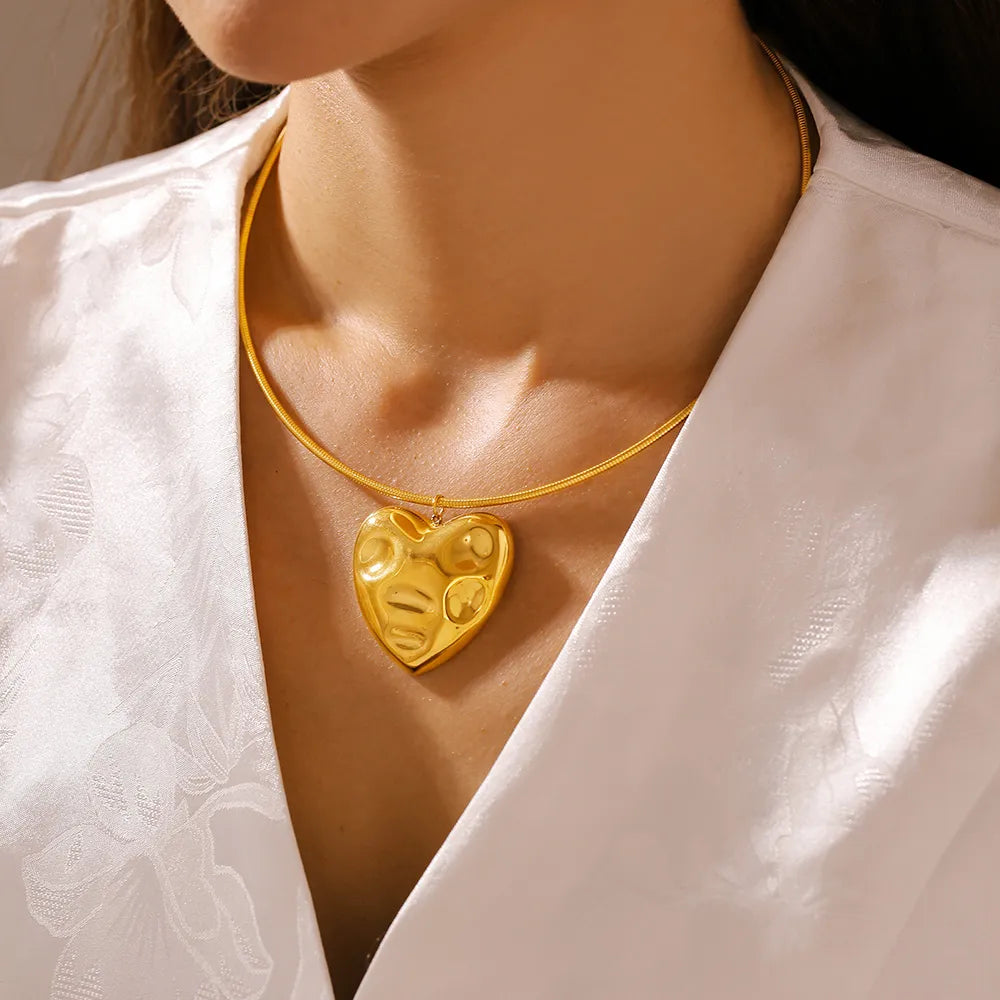 Gold Retro Heart Neckpiece