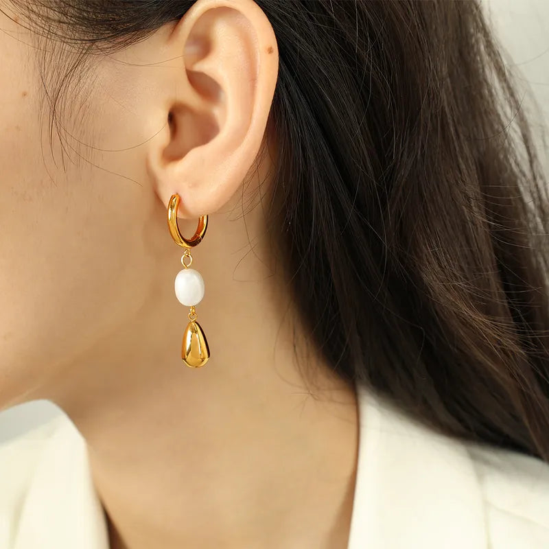 Gold Pearldrop Earrings