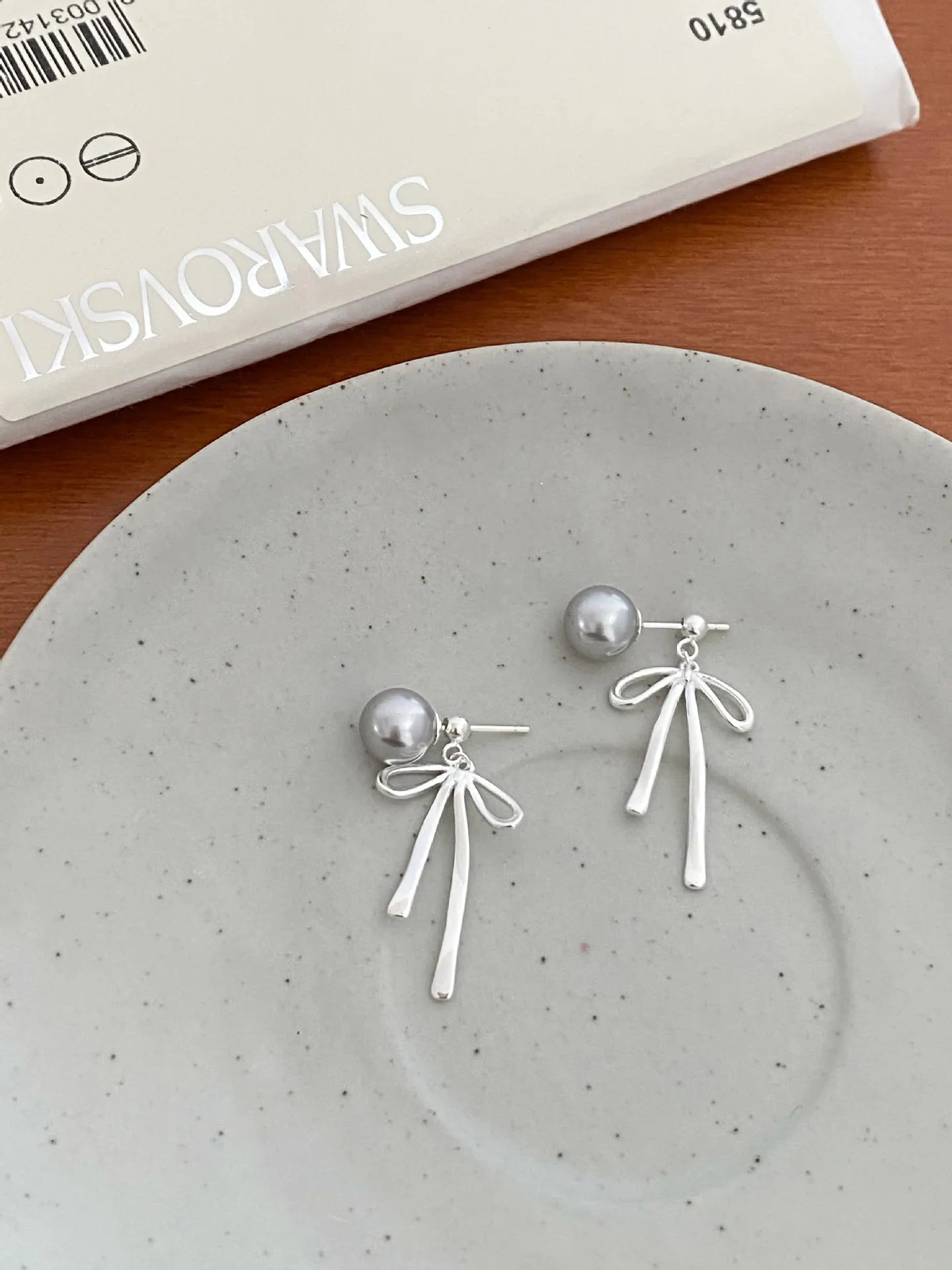 Grey Pearl Bow Earrings