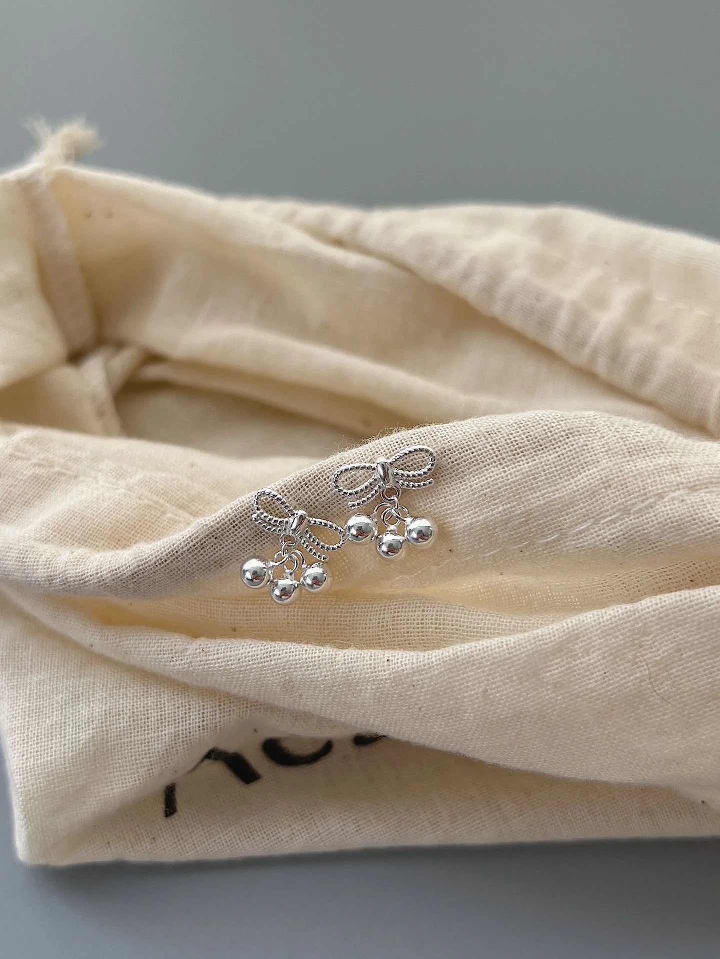 Silver bow bell studs