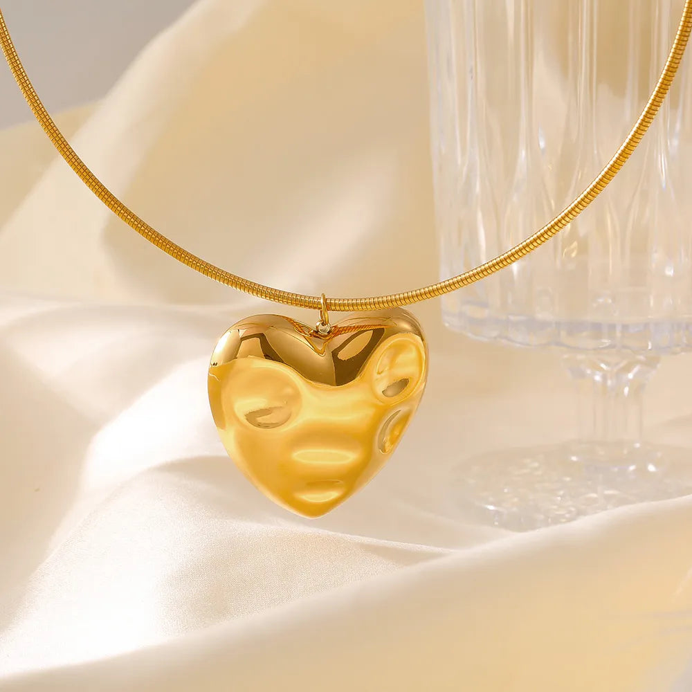 Gold Retro Heart Neckpiece